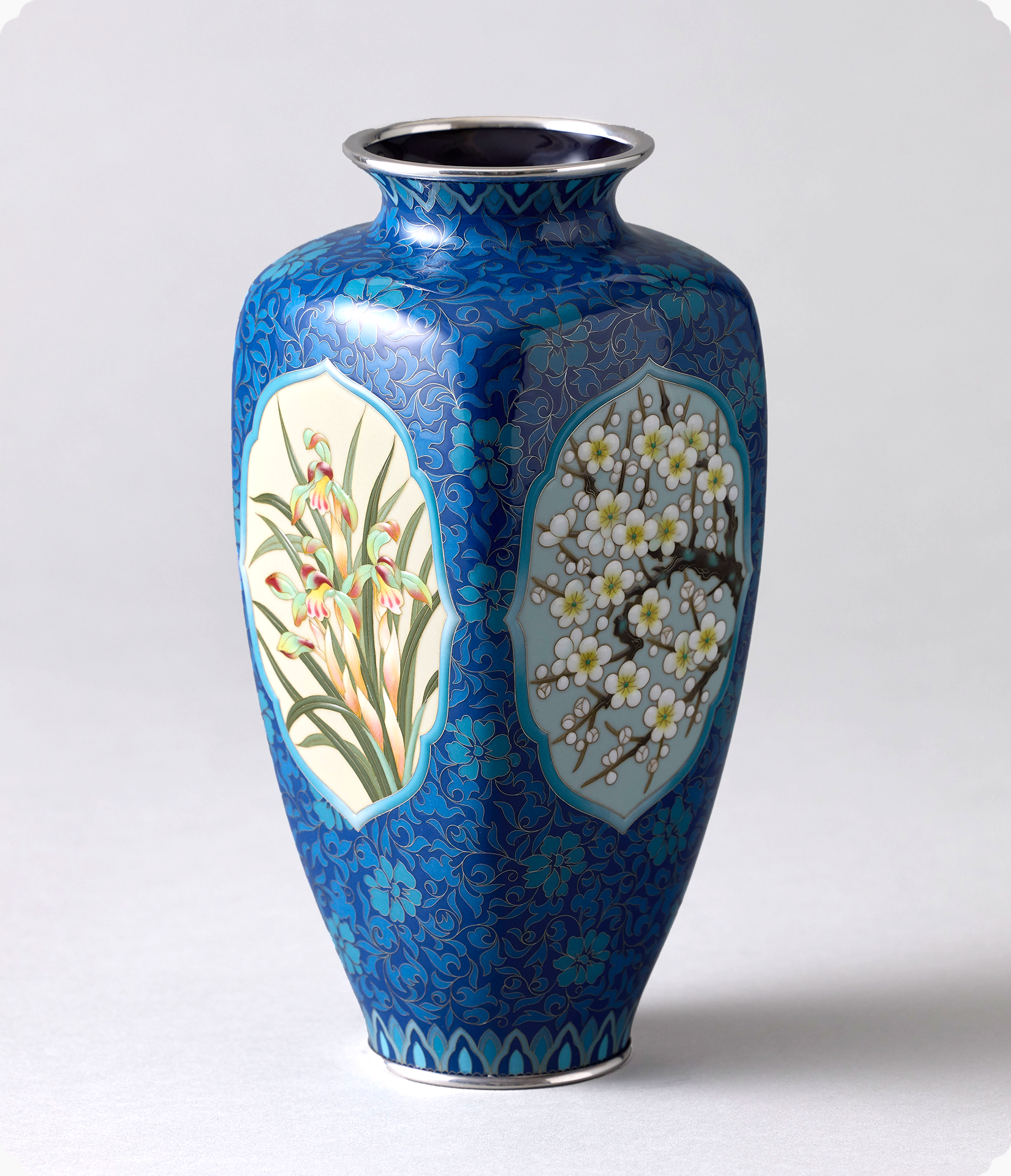 Wired cloisonné four-sided SHIKUNSHI pattern vase